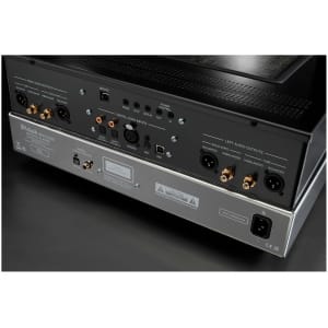 McIntosh MCD12000 – Lettore SACD/CD e DAC con Uscite a Valvole e Stato Solido