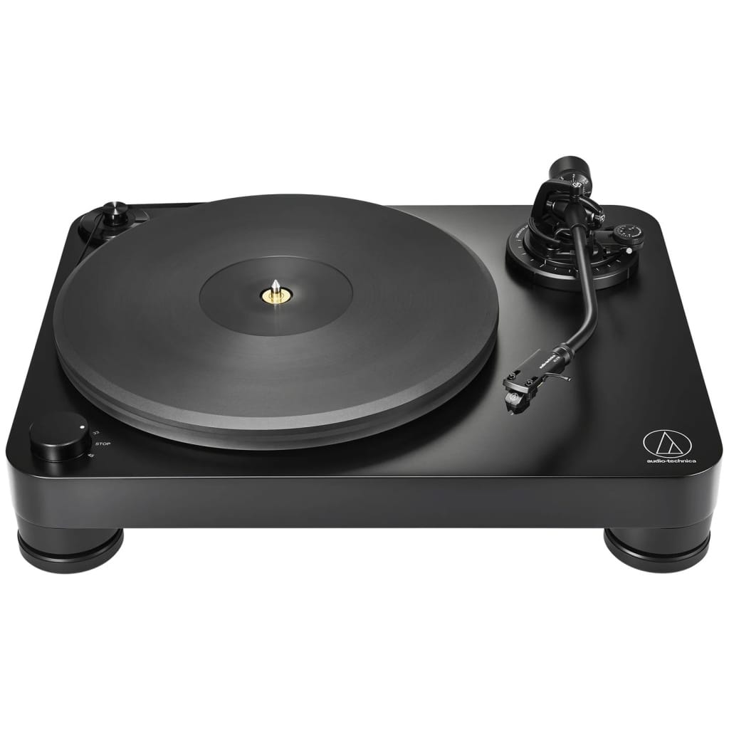 Giradischi Audio-Technica AT-LP7X nero con trazione a cinghia, vista frontale
