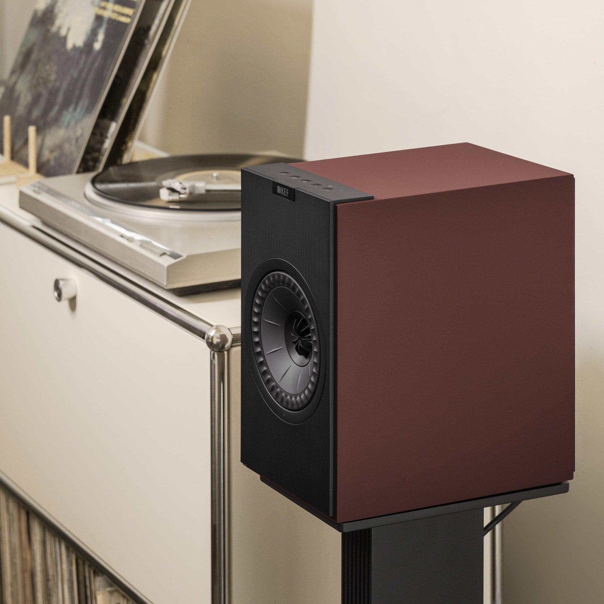 KEF Coda W BURGUNDY – Set di Speaker Attivi (Coppia) – immagine 2 KEF Coda W BURGUNDY - Set di Speaker Attivi (Coppia) - immagine 2