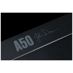 Arcam A50 Signature – dettaglio del coperchio con la firma