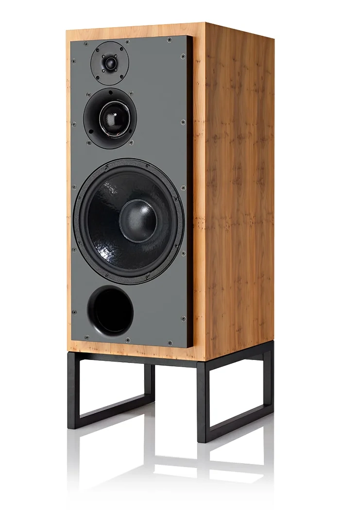 ATC SCM100 SL – con stand, di tre quarti ATC SCM100 SL – con stand, di tre quarti