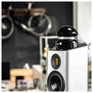 ELAC 4Pi Plus V super tweeter – ambientazione sopra un diffusore
