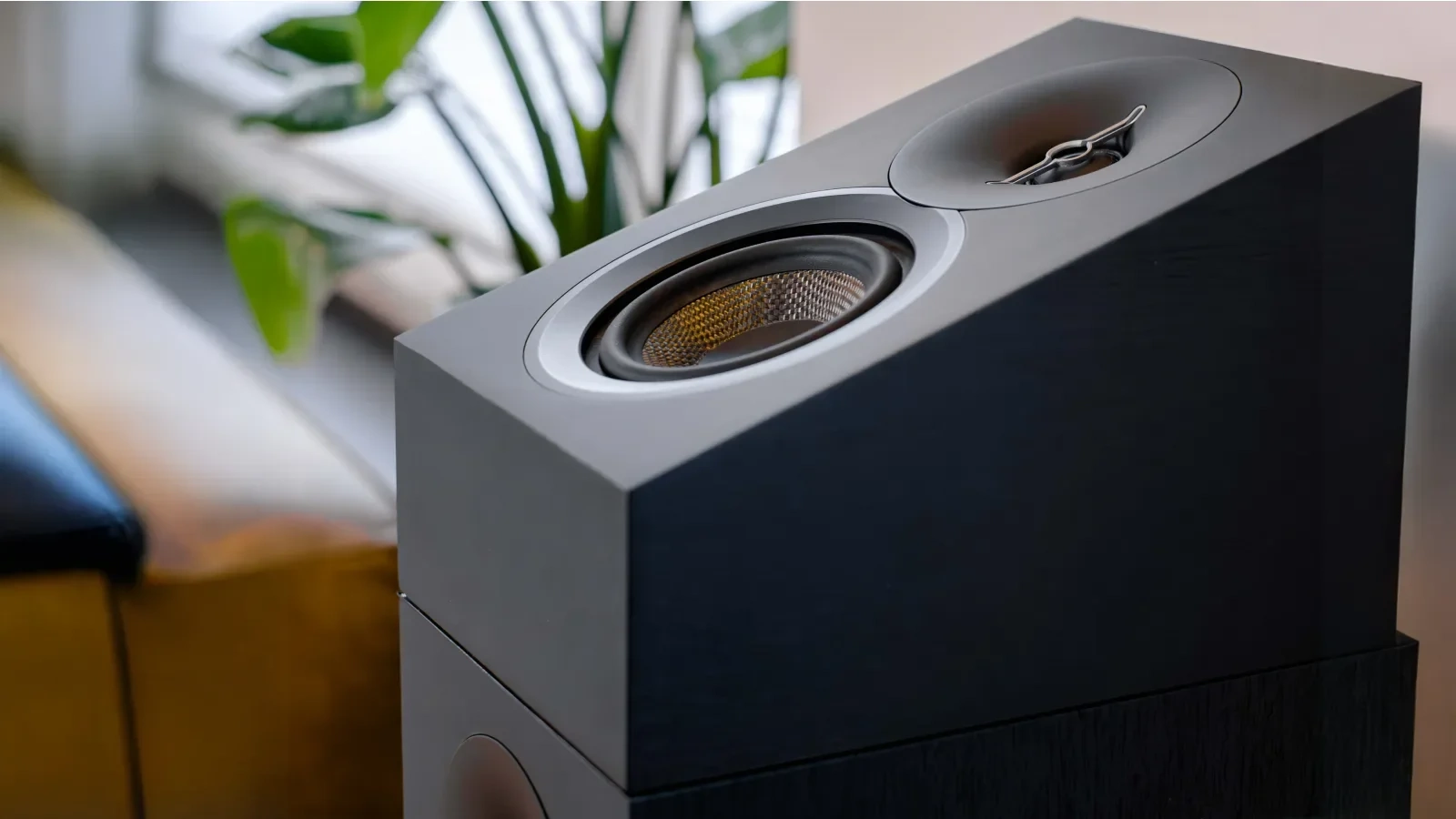 ELAC Debut A4.3 diffusore Dolby Atmos – foto prodotto (miniatura della serie) ELAC Debut A4.3 diffusore Dolby Atmos – foto prodotto (miniatura della serie)