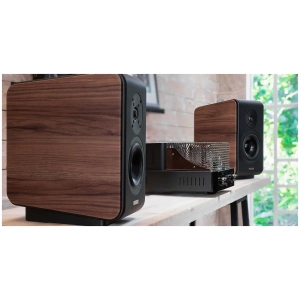 Opera Prima V2 diffusore da scaffale, in ambiente, finitura Rosewood
