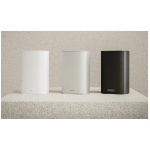 PIEGA Ace 30 Wireless Tx, diffusore compatto attivo in alluminio – le tre finiture affiancate: bianco, argento e nero