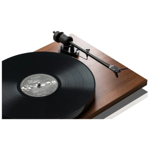 Pro-Ject E1 giradischi a trazione a cinghia con coperchio