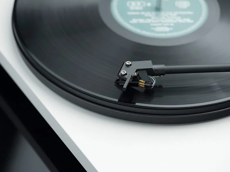 Pro-Ject Primary E giradischi plug and play con testina Ortofon Pro-Ject Primary E giradischi plug and play con testina Ortofon