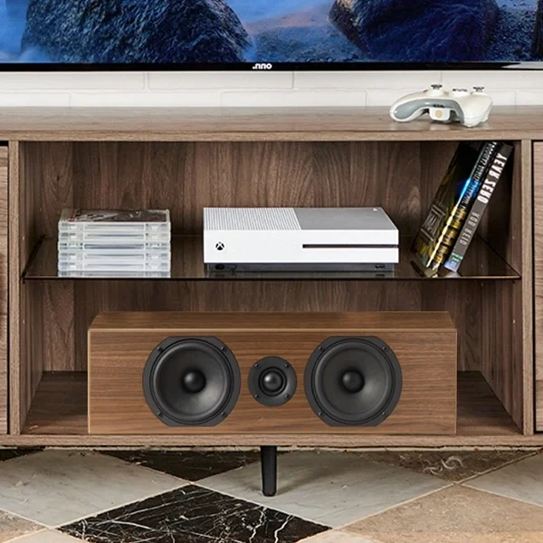 Totem Bison Center diffusore centrale – foto ambientata, finitura black walnut Totem Bison Center diffusore centrale – foto ambientata, finitura black walnut