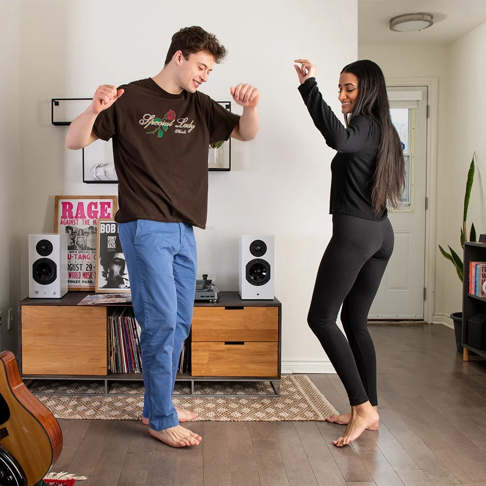 Totem KIN Play diffusori attivi Bluetooth – foto ambientata Totem KIN Play diffusori attivi Bluetooth – foto ambientata