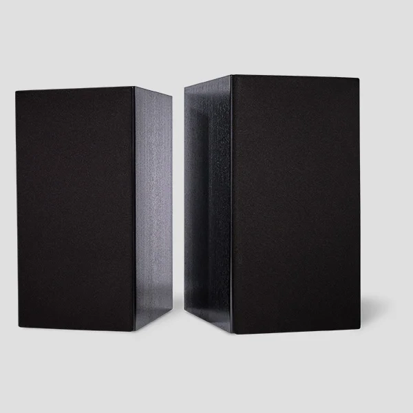 Totem Signature One diffusori da stand – con griglia montata, finitura nero Totem Signature One diffusori da stand – con griglia montata, finitura nero