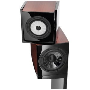 Vienna Acoustics The Kiss diffusori Piano Black sullo stand dedicato – foto 3
