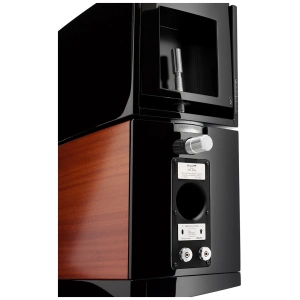 Vienna Acoustics The Kiss diffusori Piano Black sullo stand dedicato – foto 4
