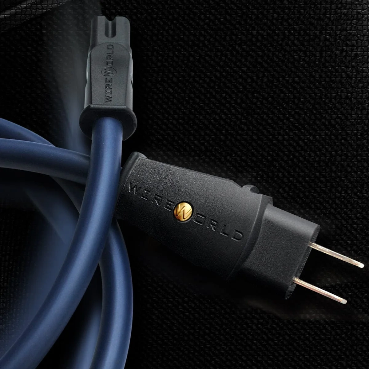 Wireworld Stratus Shielded Mini cavo di alimentazione – dettaglio del cavo e dei connettori Wireworld Stratus Shielded Mini cavo di alimentazione – dettaglio del cavo e dei connettori